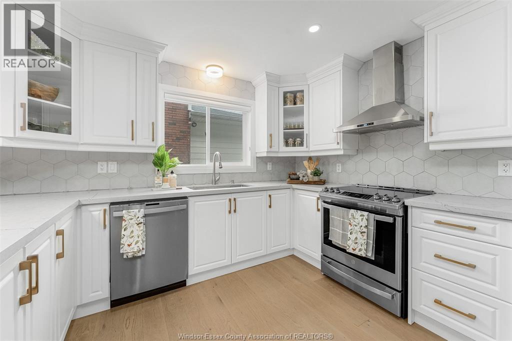 Photo 12 of 2440 Todd Lane, Lasalle ON