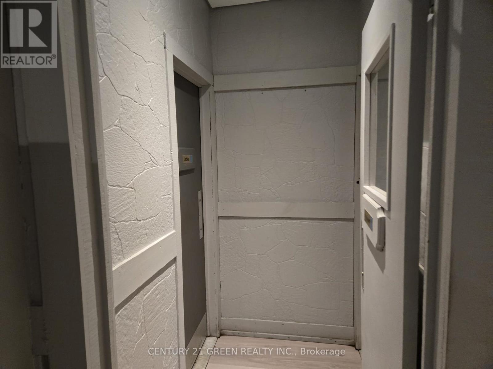 Photo 13 of 232 Governors Road, Hamilton ON