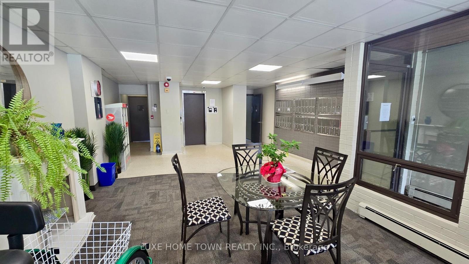 Photo 3 of 503 30 Summit Avenue, Hamilton ON