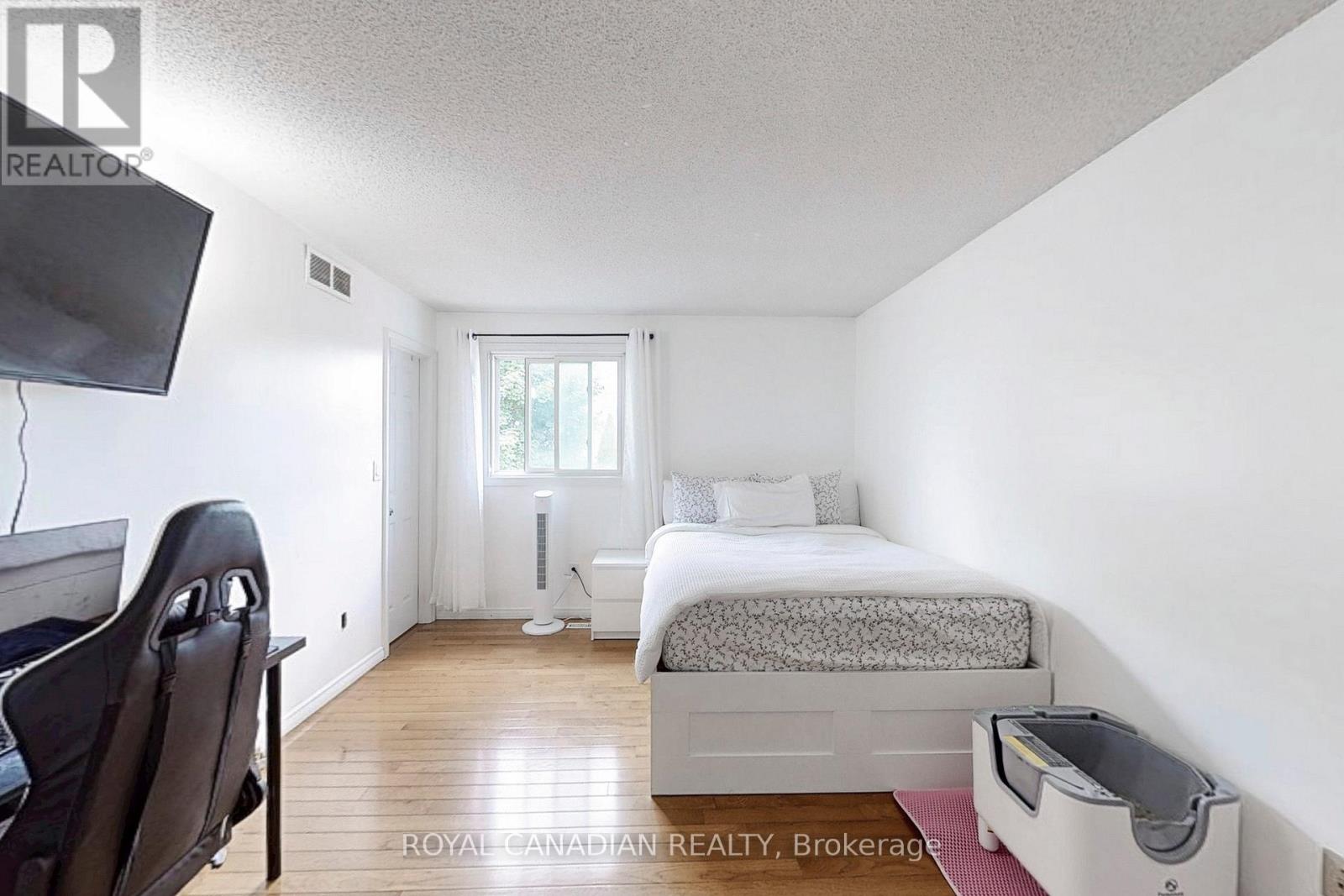 Photo 19 of 18 Millpond Place, Hamilton ON
