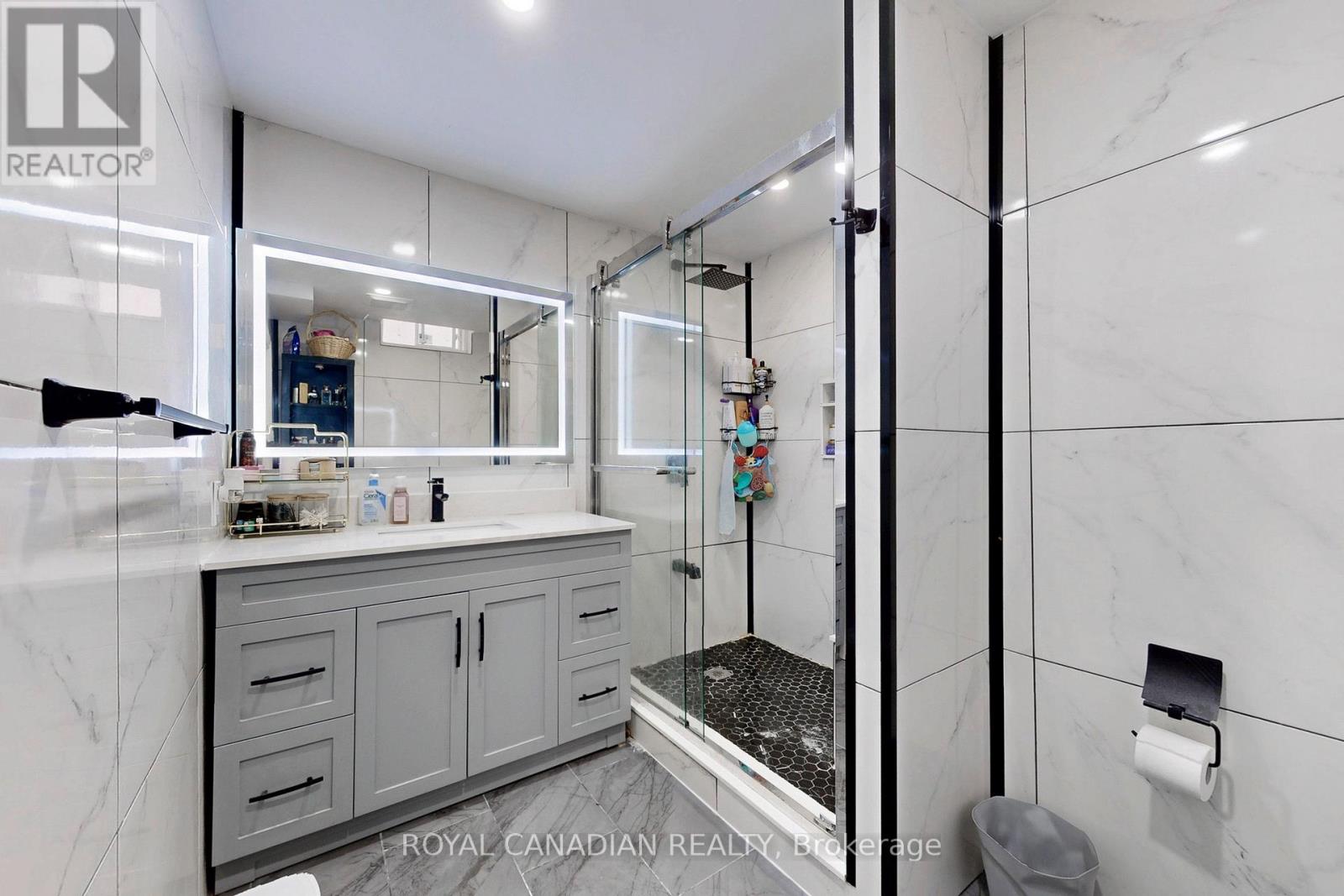 Photo 34 of 18 Millpond Place, Hamilton ON