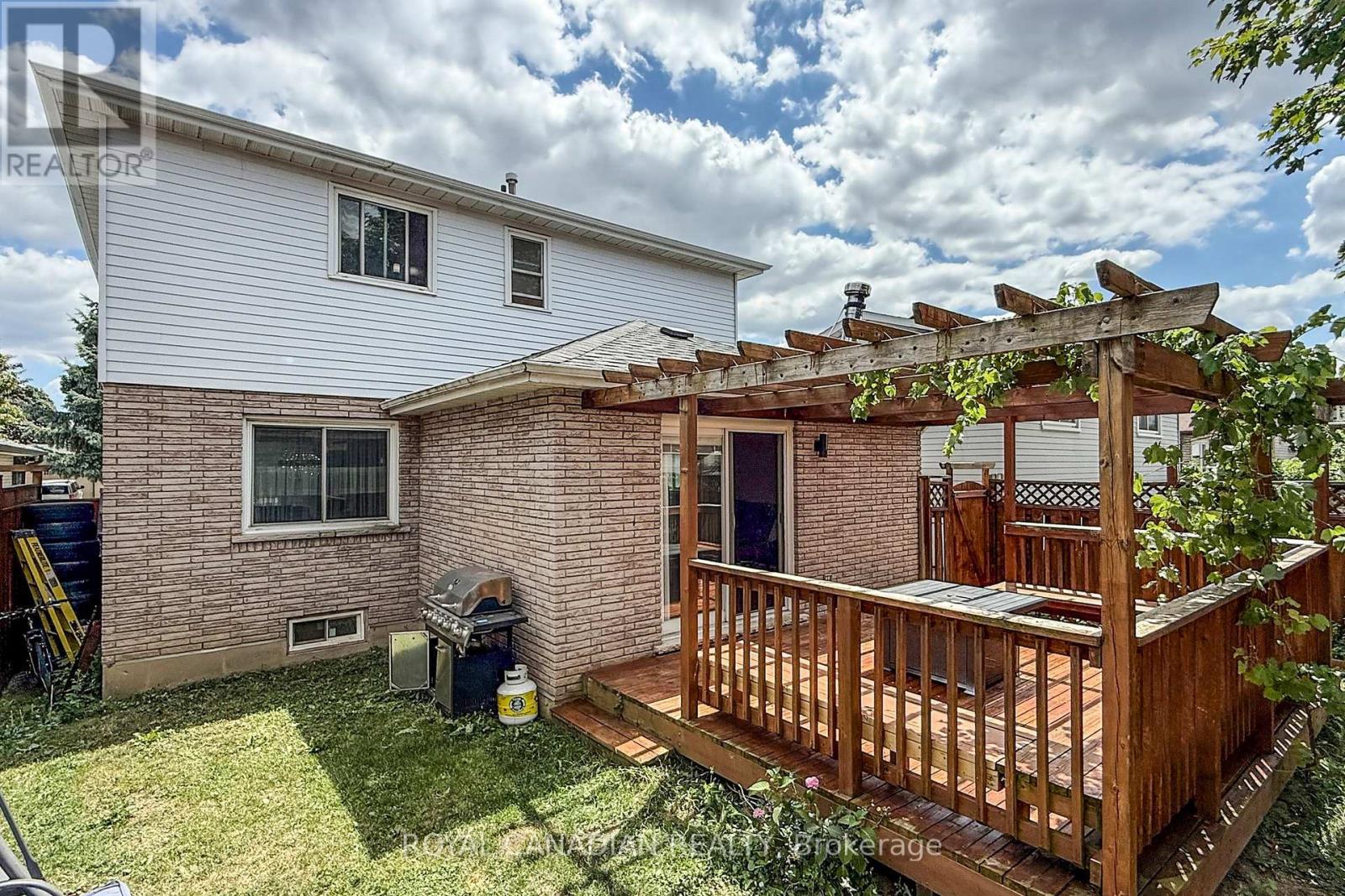 Photo 39 of 18 Millpond Place, Hamilton ON