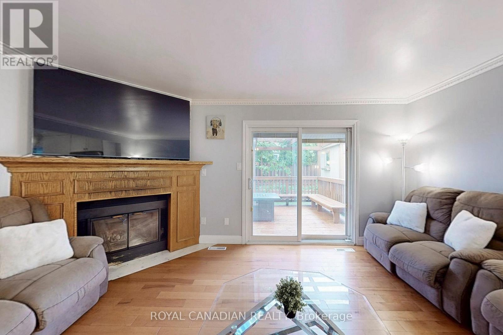 Photo 6 of 18 Millpond Place, Hamilton ON