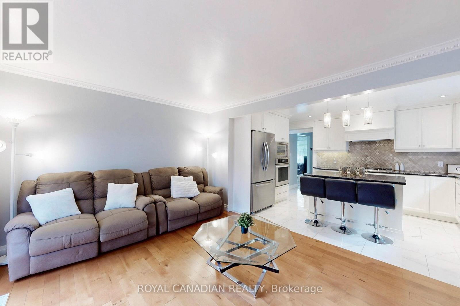 Photo 7 of 18 Millpond Place, Hamilton ON