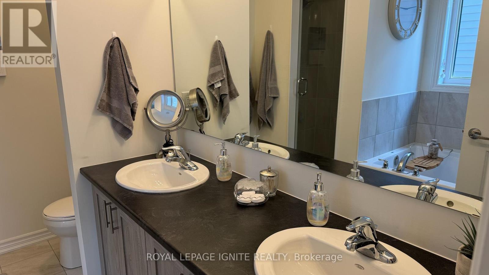 Photo 11 of 52 Hillcroft Way, Kawartha Lakes ON
