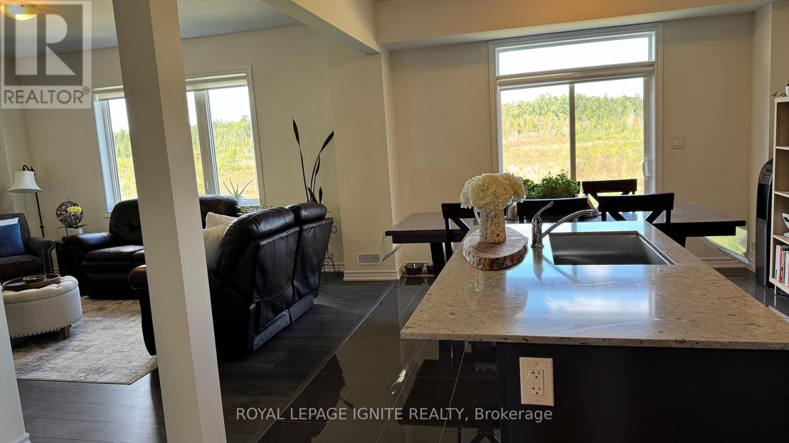 Photo 9 of 52 Hillcroft Way, Kawartha Lakes ON