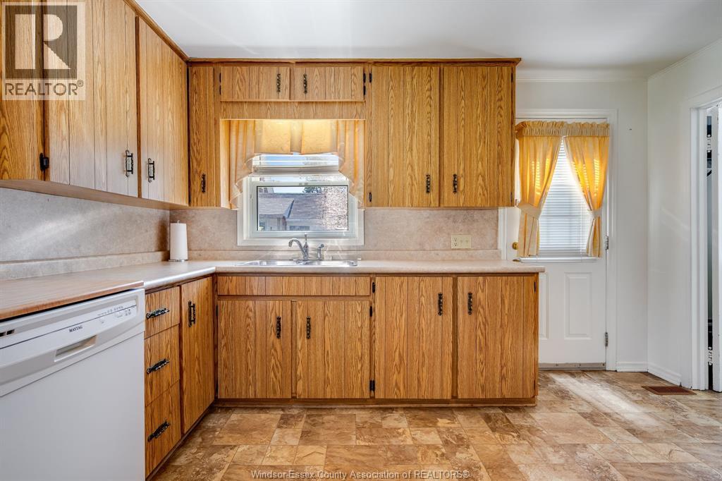 Photo 6 of 379 County Rd 34 West, Kingsville ON