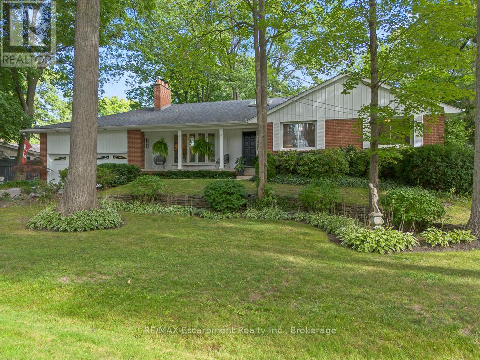 Photo 2 of 1373 Queen Victoria Avenue, Mississauga ON