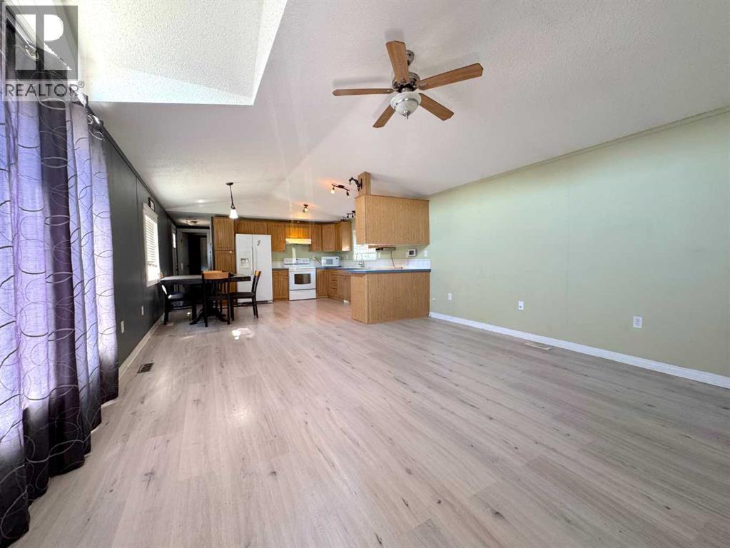 Photo 2 of 215 Grant Way, Fort Mcmurray AB