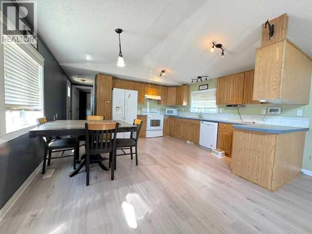 Photo 3 of 215 Grant Way, Fort Mcmurray AB