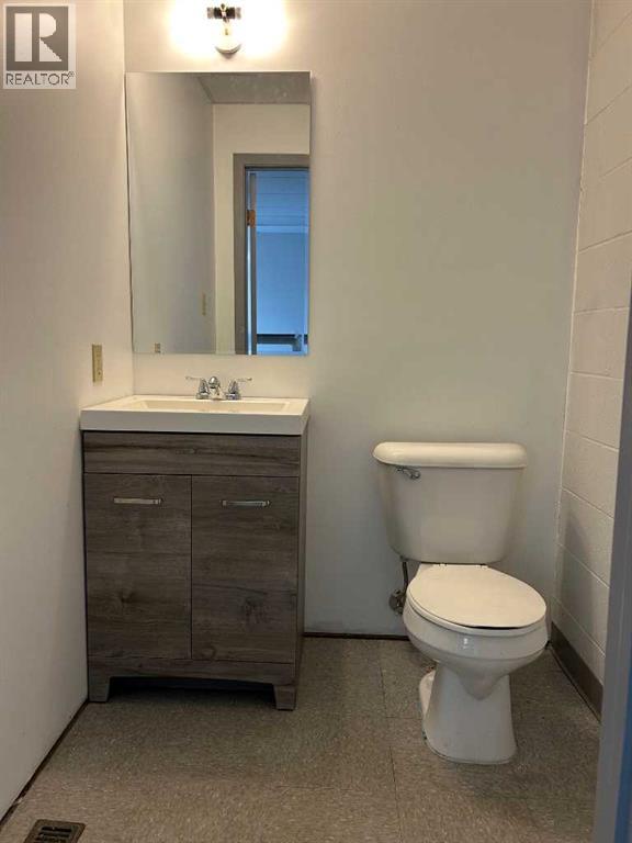 Photo 12 of 2230 9 Avenue Sw, Medicine Hat AB