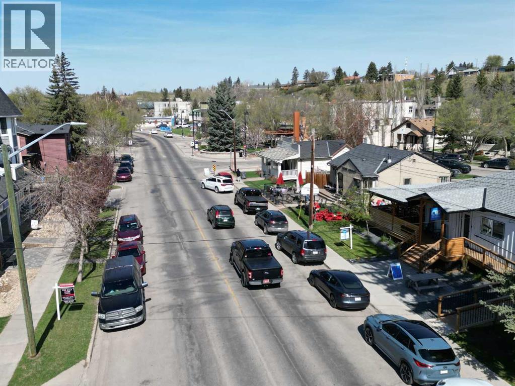 Photo 4 of 303 29 N Railway Street, Okotoks AB