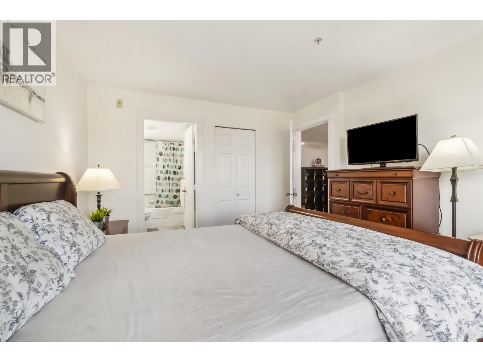 Photo 23 of 311 1428 Parkway Boulevard, Coquitlam BC