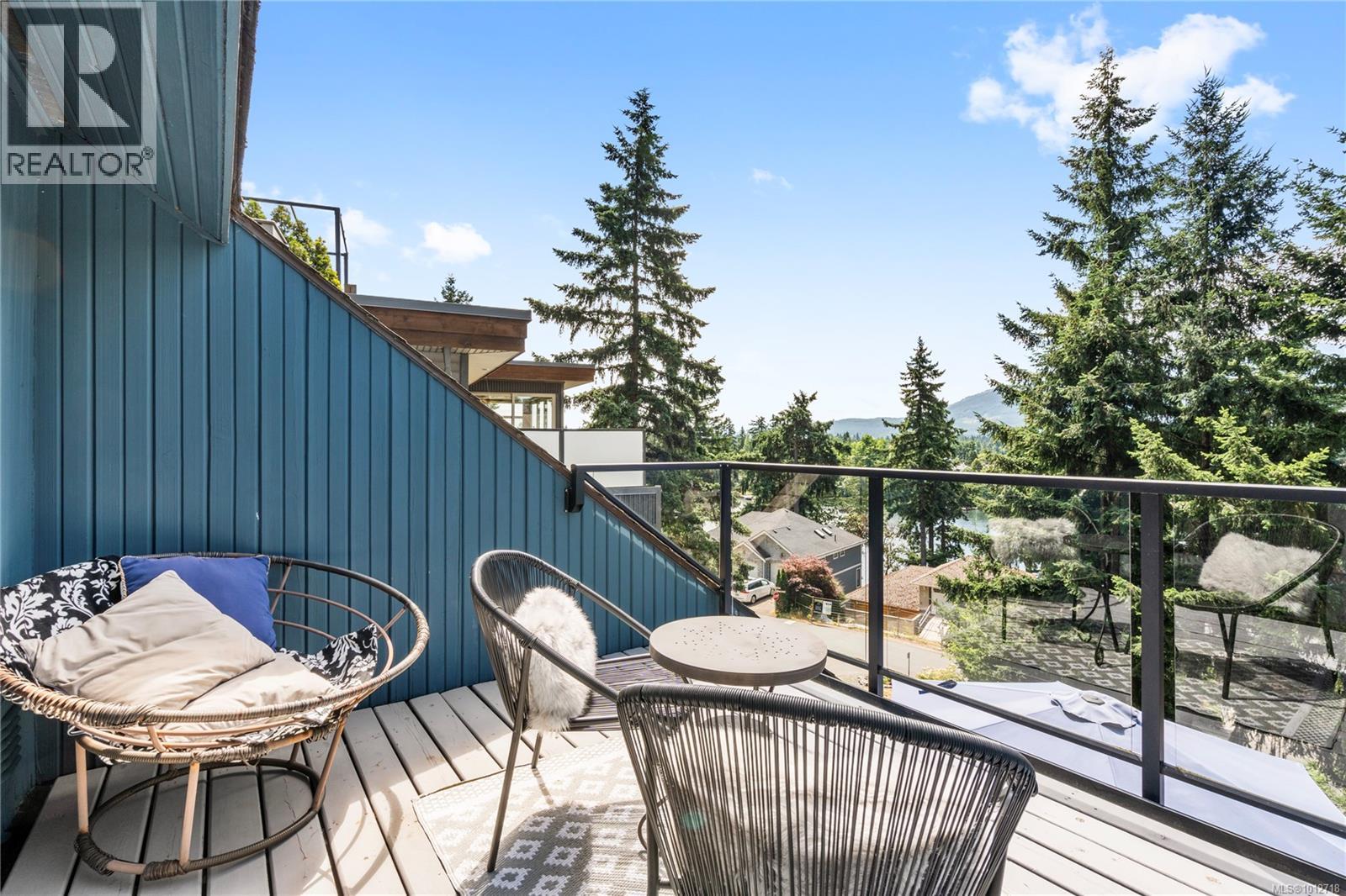 Photo 4 of 271 Woodhaven Dr, Nanaimo BC