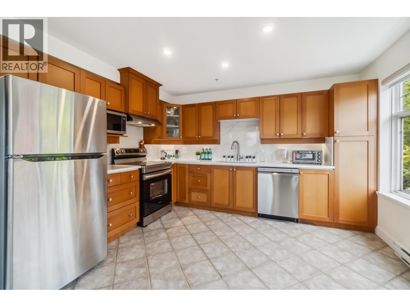 Photo 18 of 311 1428 Parkway Boulevard, Coquitlam BC