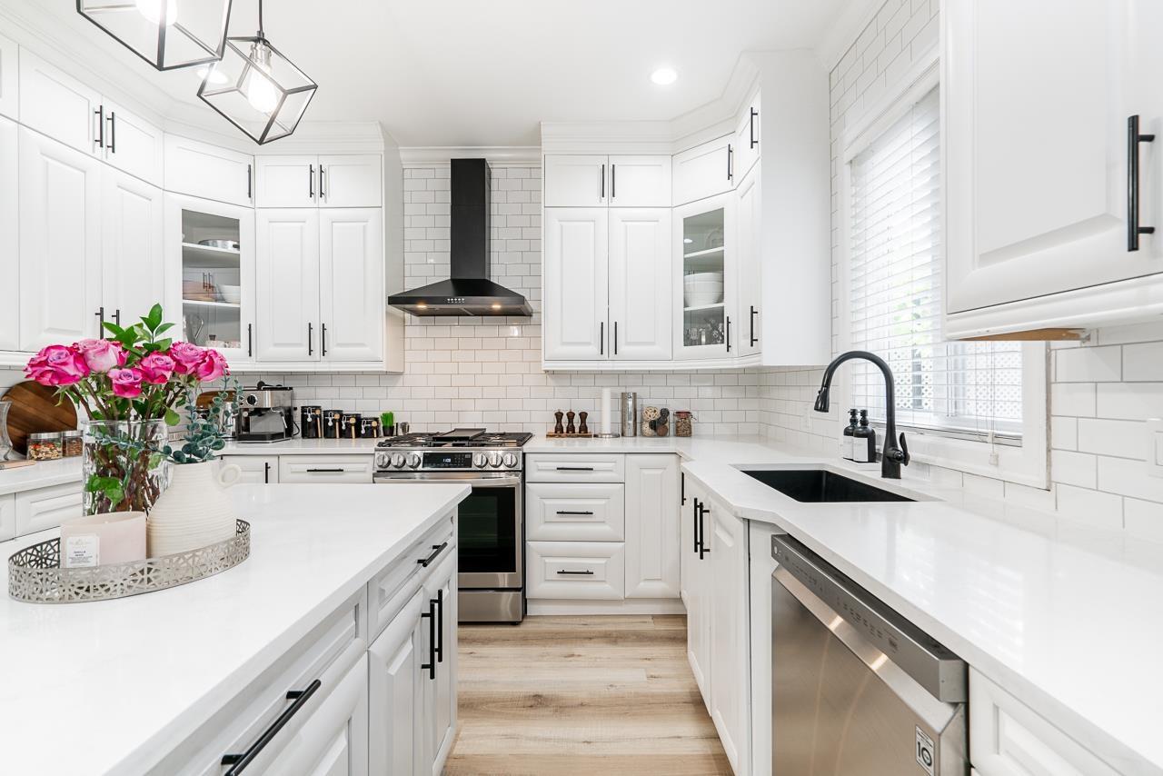 Photo 6 of 7077 149 A Street, Surrey BC
