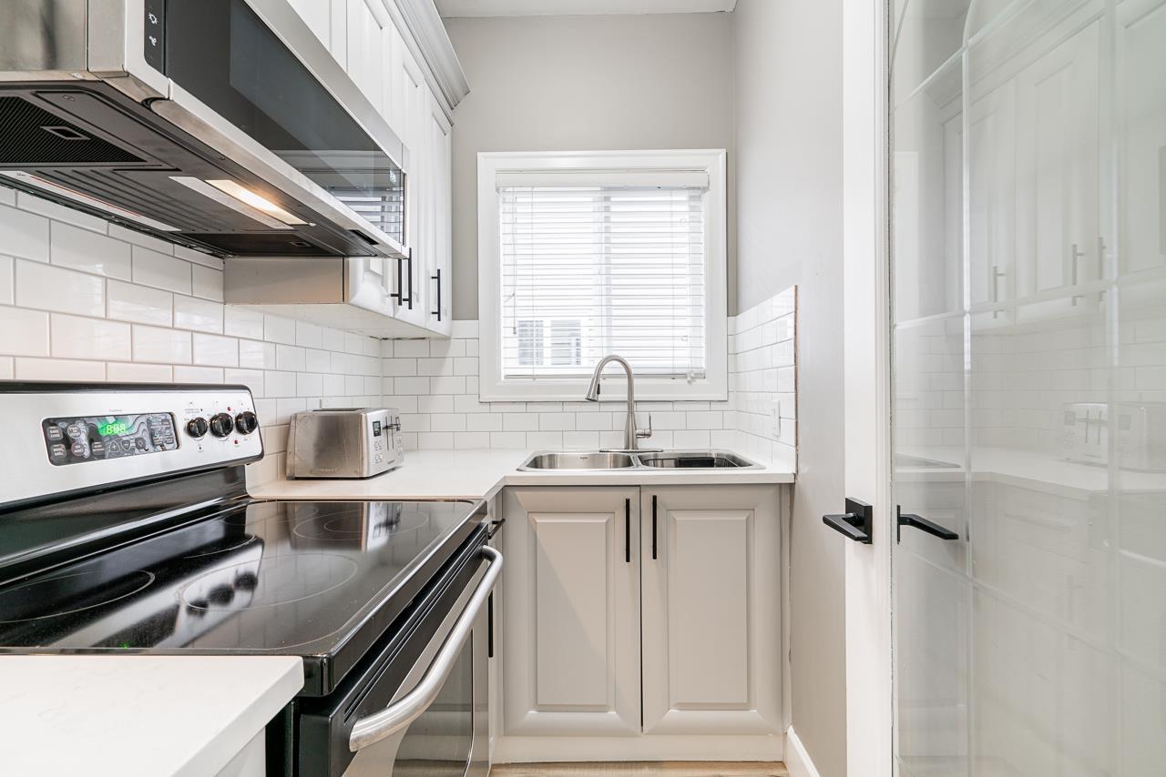 Photo 8 of 7077 149 A Street, Surrey BC