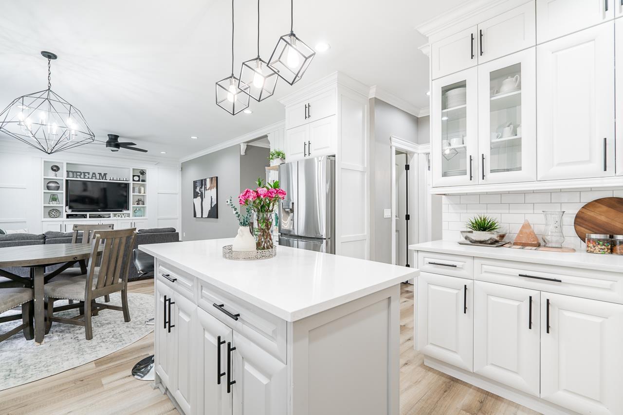 Photo 7 of 7077 149 A Street, Surrey BC