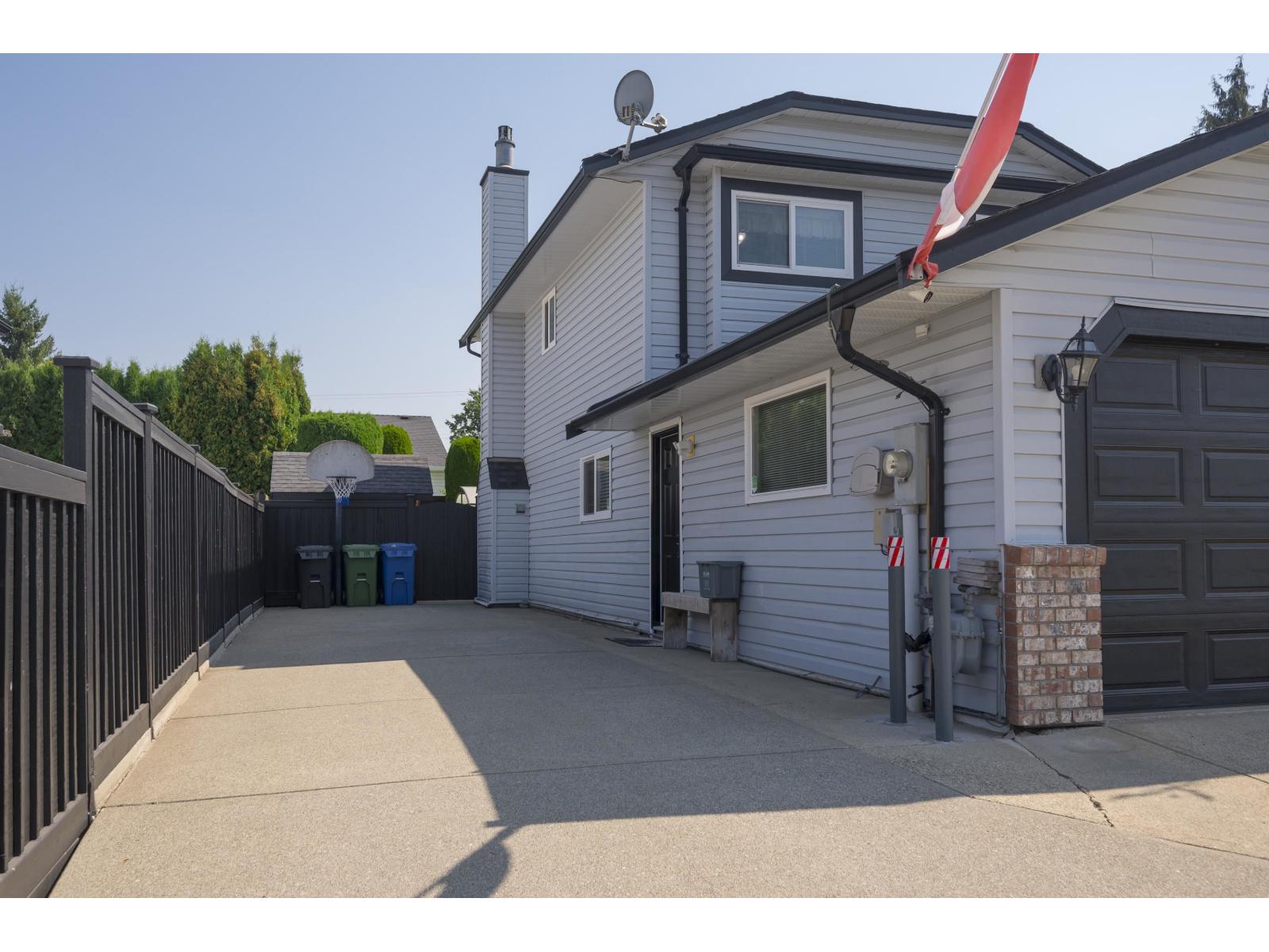 Photo 3 of 3470 Chase Street, Abbotsford BC