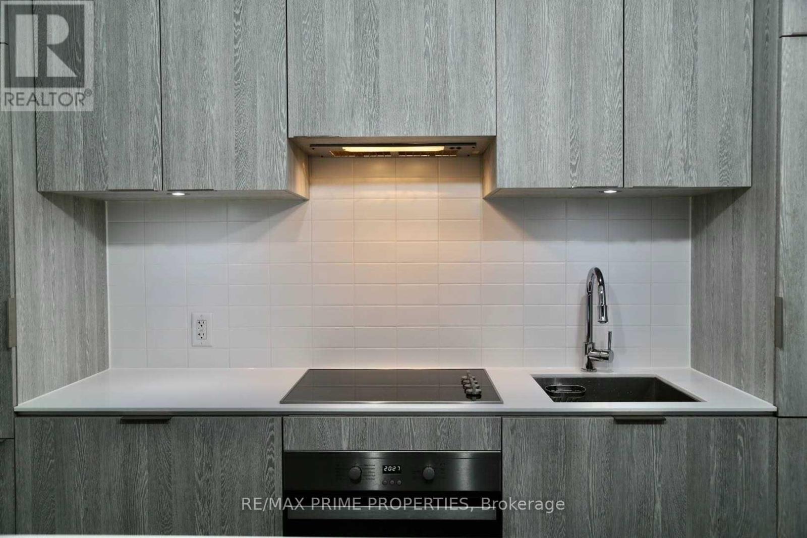 Photo 10 of 2501 5 St Joseph Street, Toronto ON