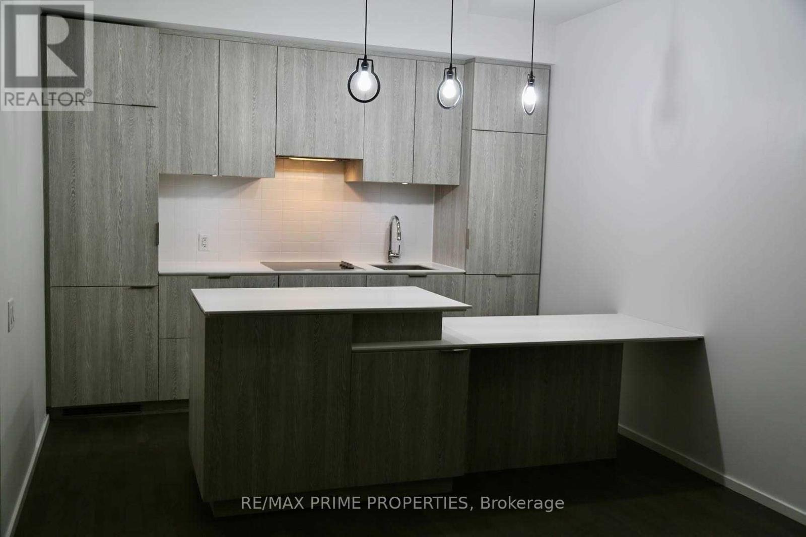 Photo 8 of 2501 5 St Joseph Street, Toronto ON