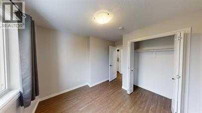 Photo 8 of A 11201 98 Street, Clairmont AB