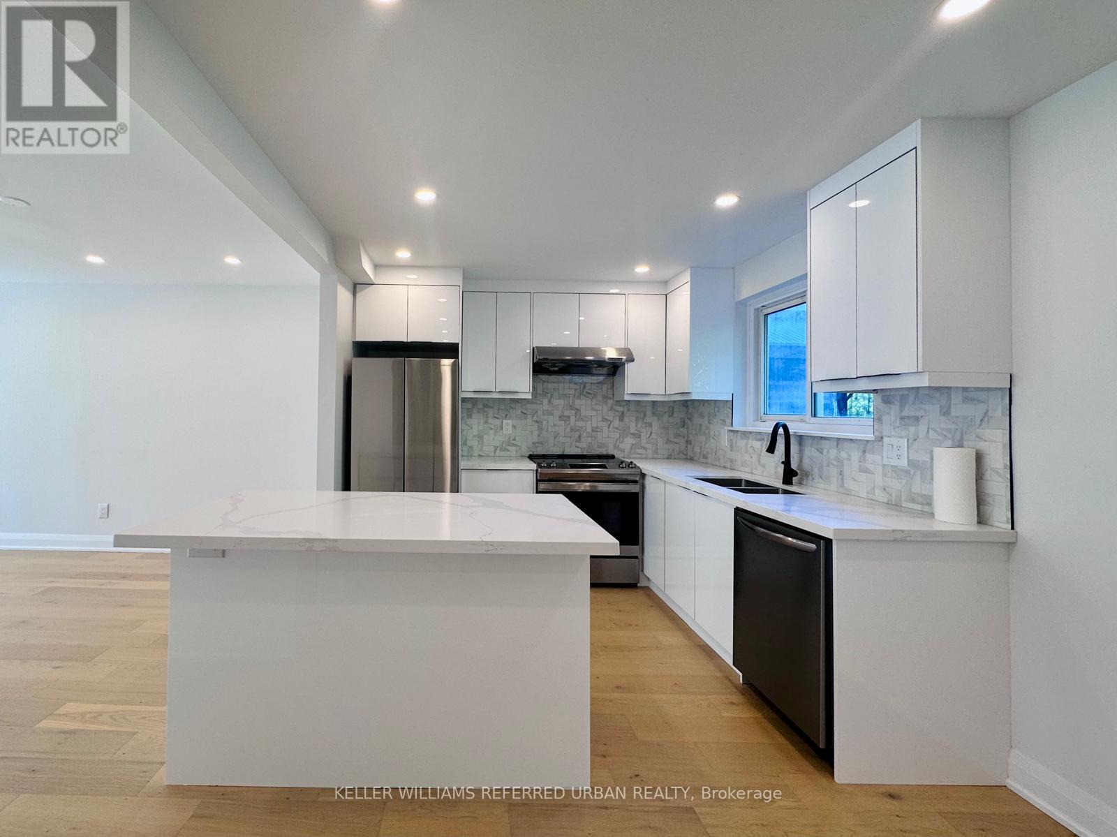 Photo 2 of Main 906 Marinet Crescent, Pickering ON