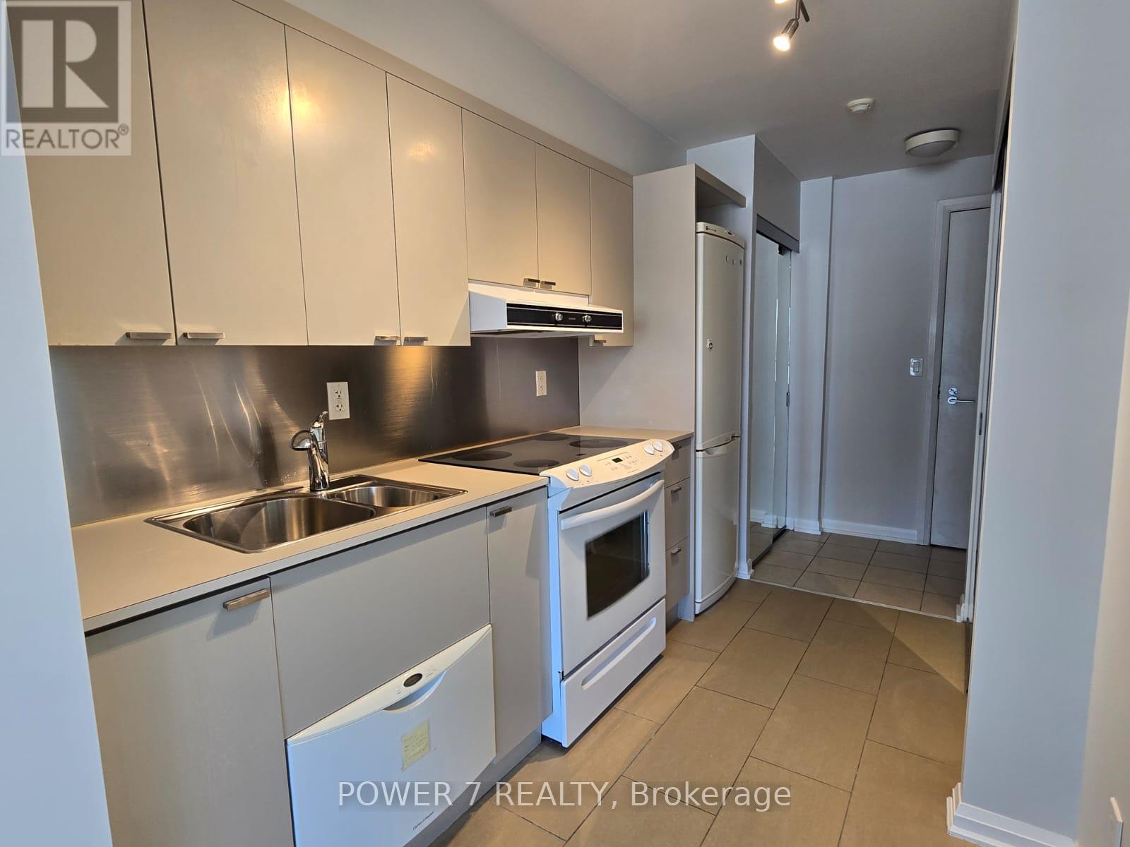 Photo 9 of 932 111 Elizabeth Street, Toronto ON