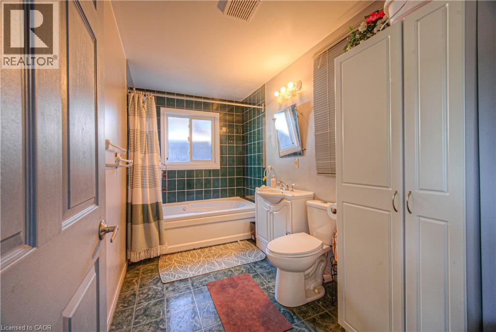 Photo 13 of 164 Green Valley Drive, Kitchener ON