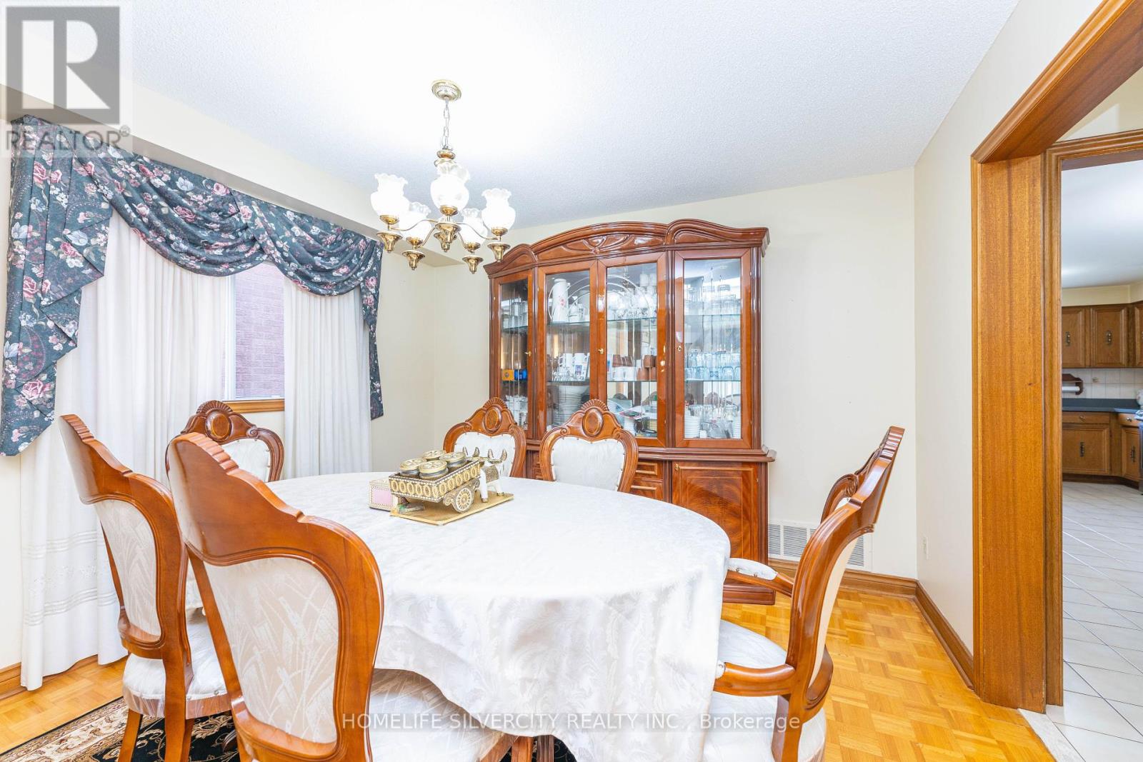 Photo 13 of 144 Jackman Crescent, Vaughan ON