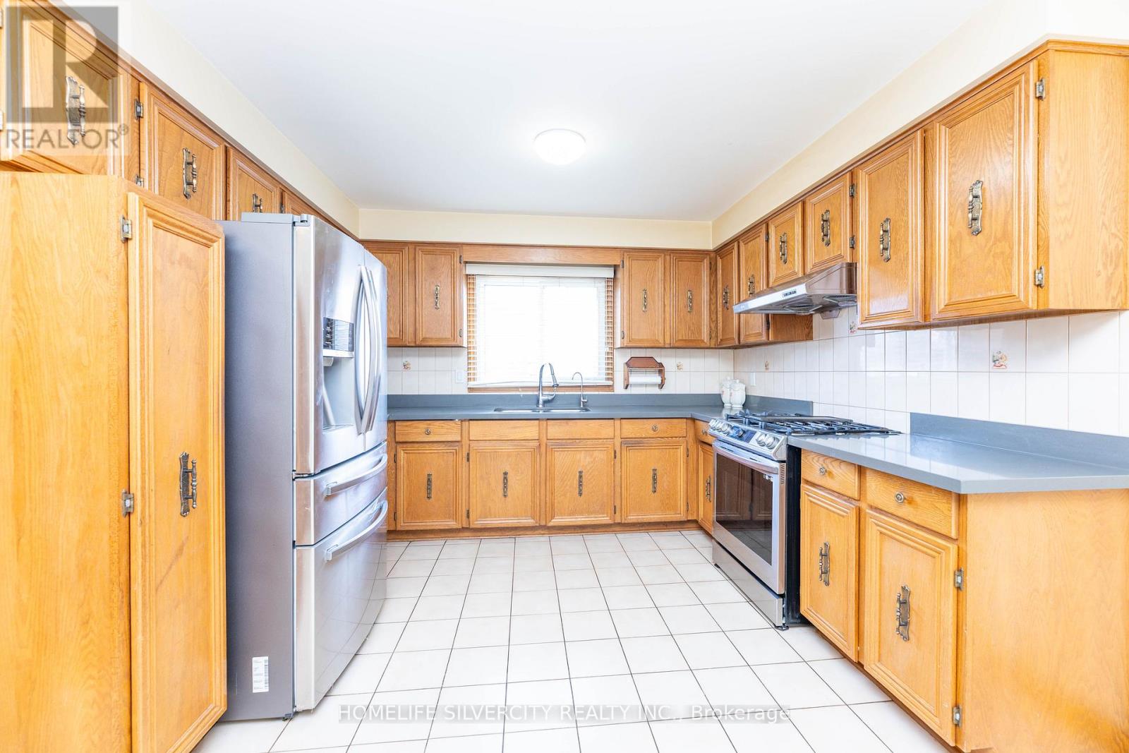 Photo 16 of 144 Jackman Crescent, Vaughan ON