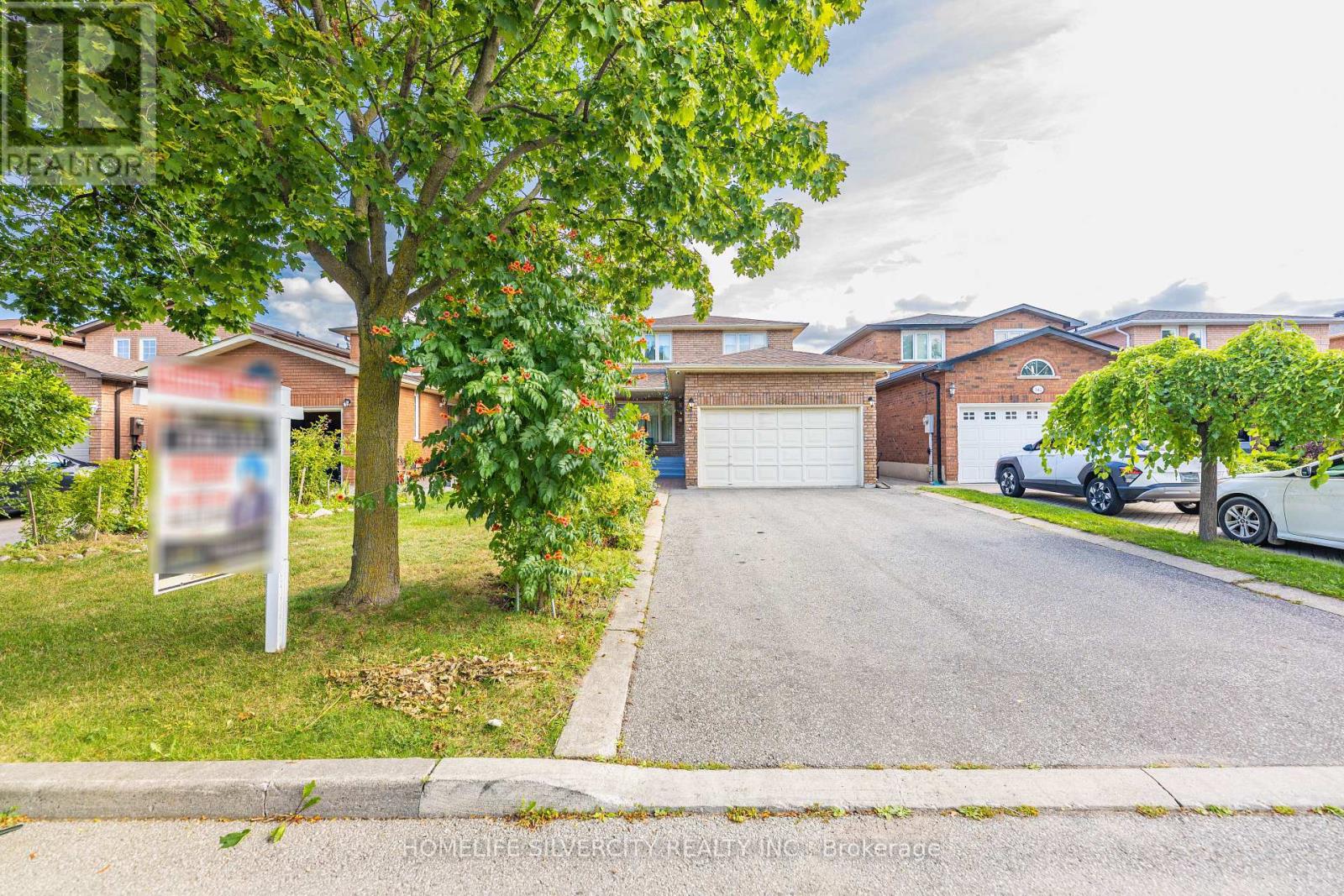 Photo 2 of 144 Jackman Crescent, Vaughan ON