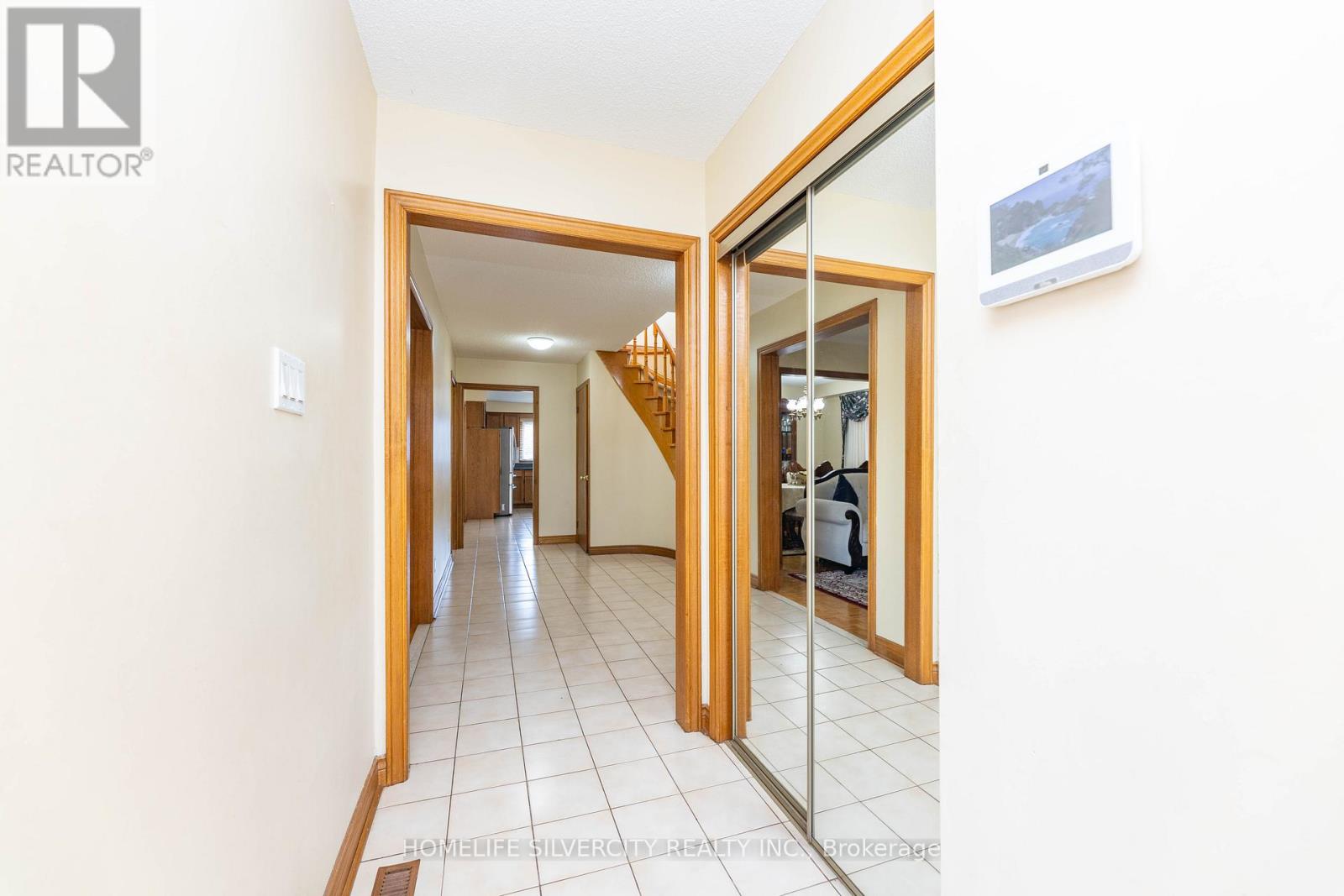 Photo 6 of 144 Jackman Crescent, Vaughan ON
