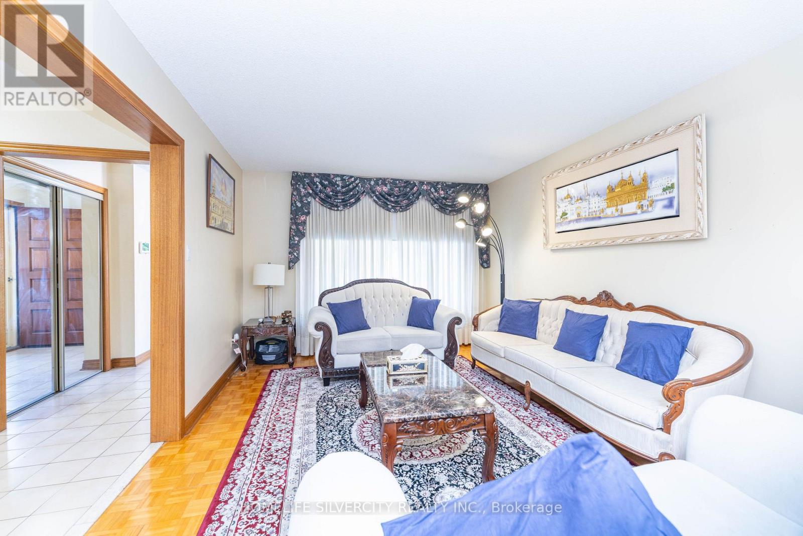 Photo 9 of 144 Jackman Crescent, Vaughan ON