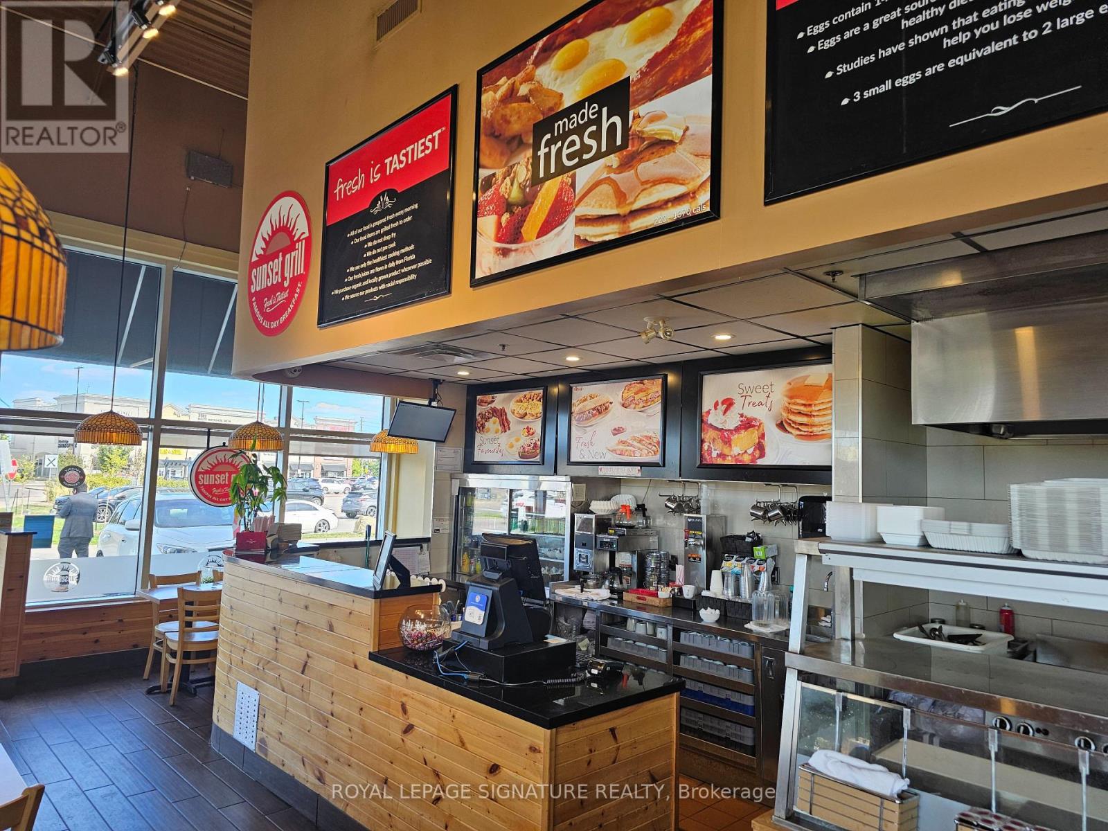 Photo 10 of 3604 Major Mackenzie Drive W, Vaughan ON