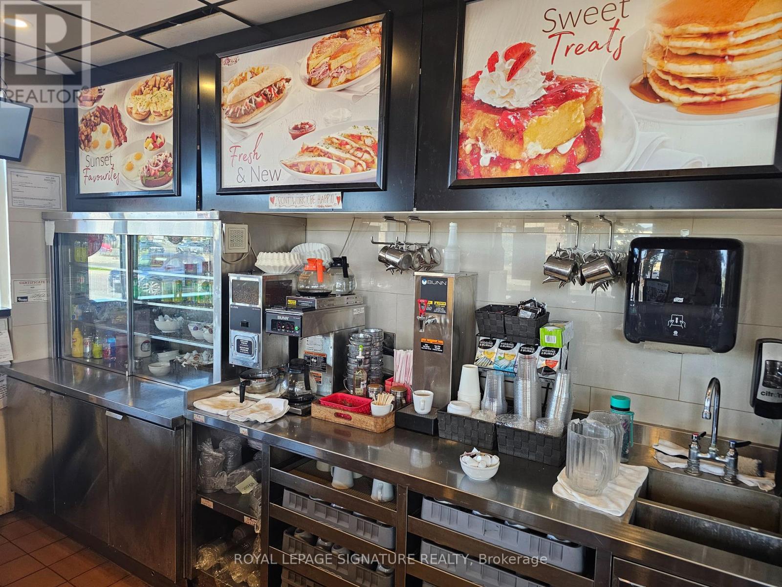 Photo 12 of 3604 Major Mackenzie Drive W, Vaughan ON