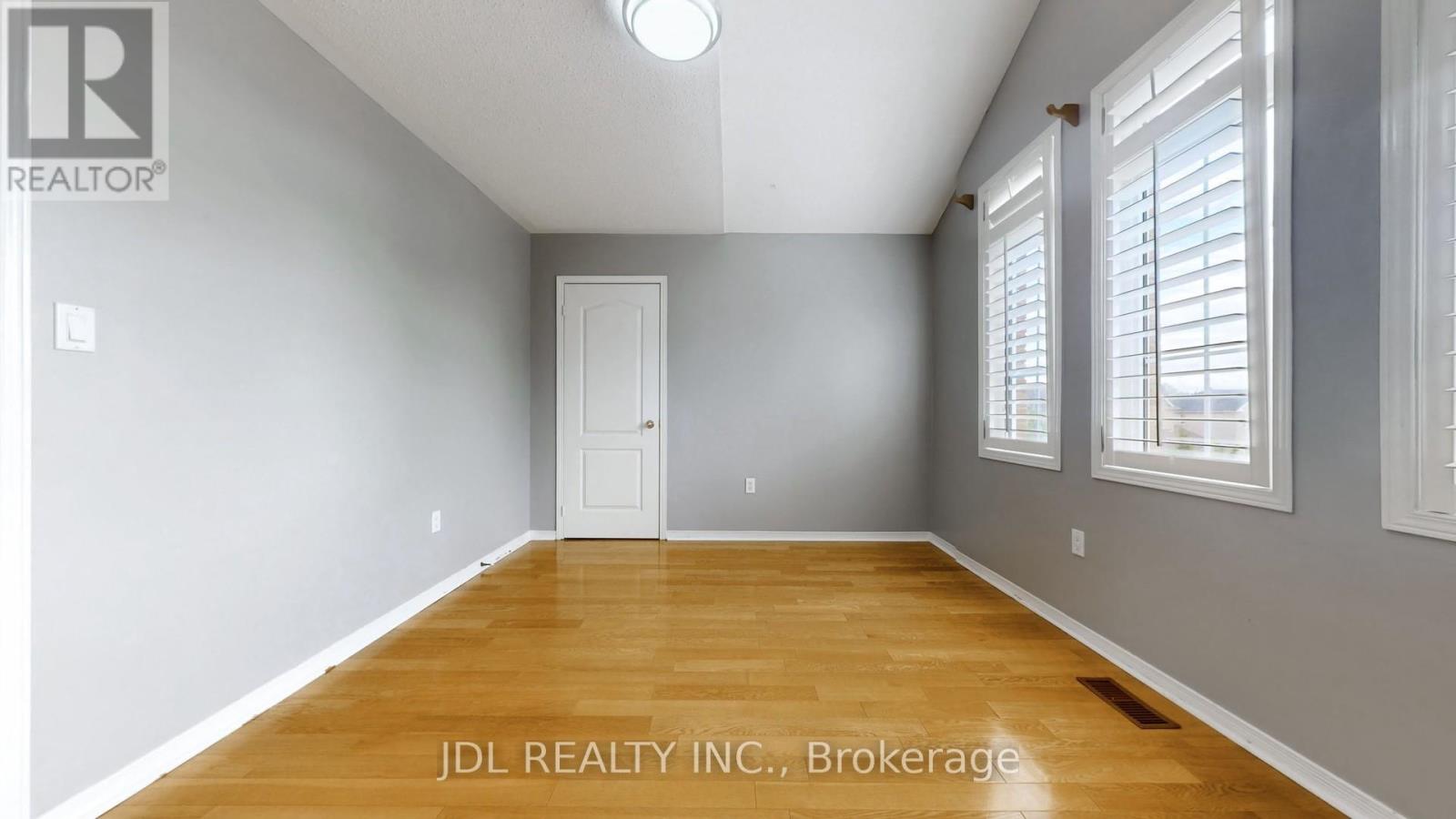 Photo 10 of Upper 62 Kaitlin Drive, Richmond Hill ON