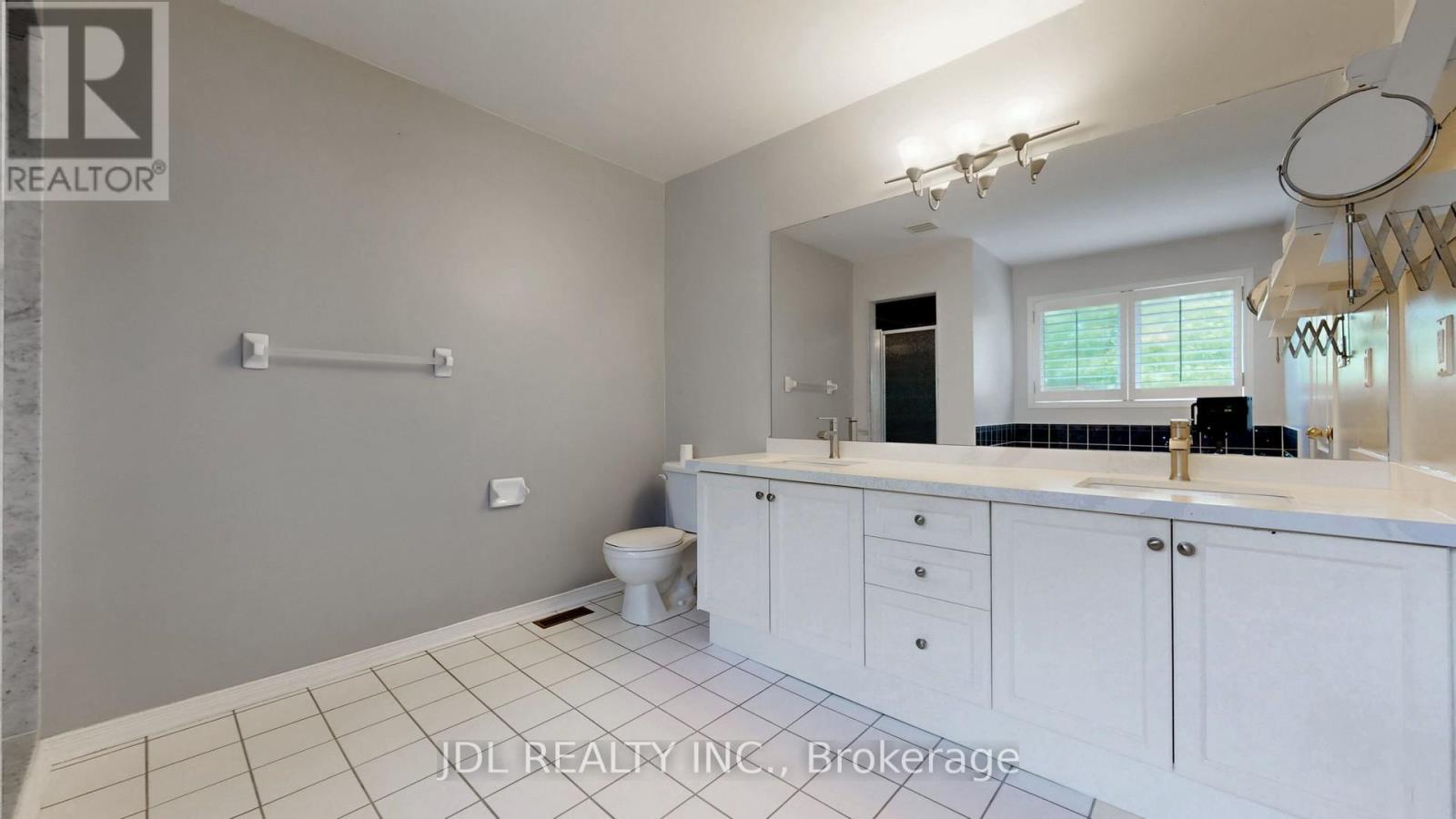 Photo 12 of Upper 62 Kaitlin Drive, Richmond Hill ON
