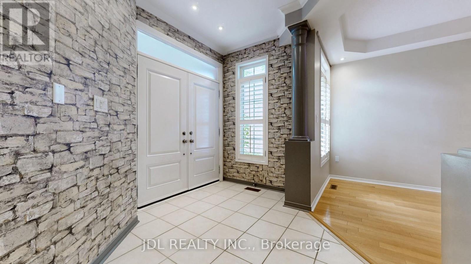 Photo 2 of Upper 62 Kaitlin Drive, Richmond Hill ON