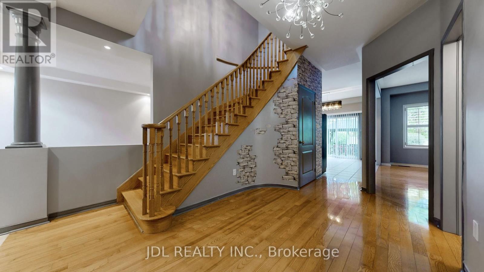 Photo 3 of Upper 62 Kaitlin Drive, Richmond Hill ON