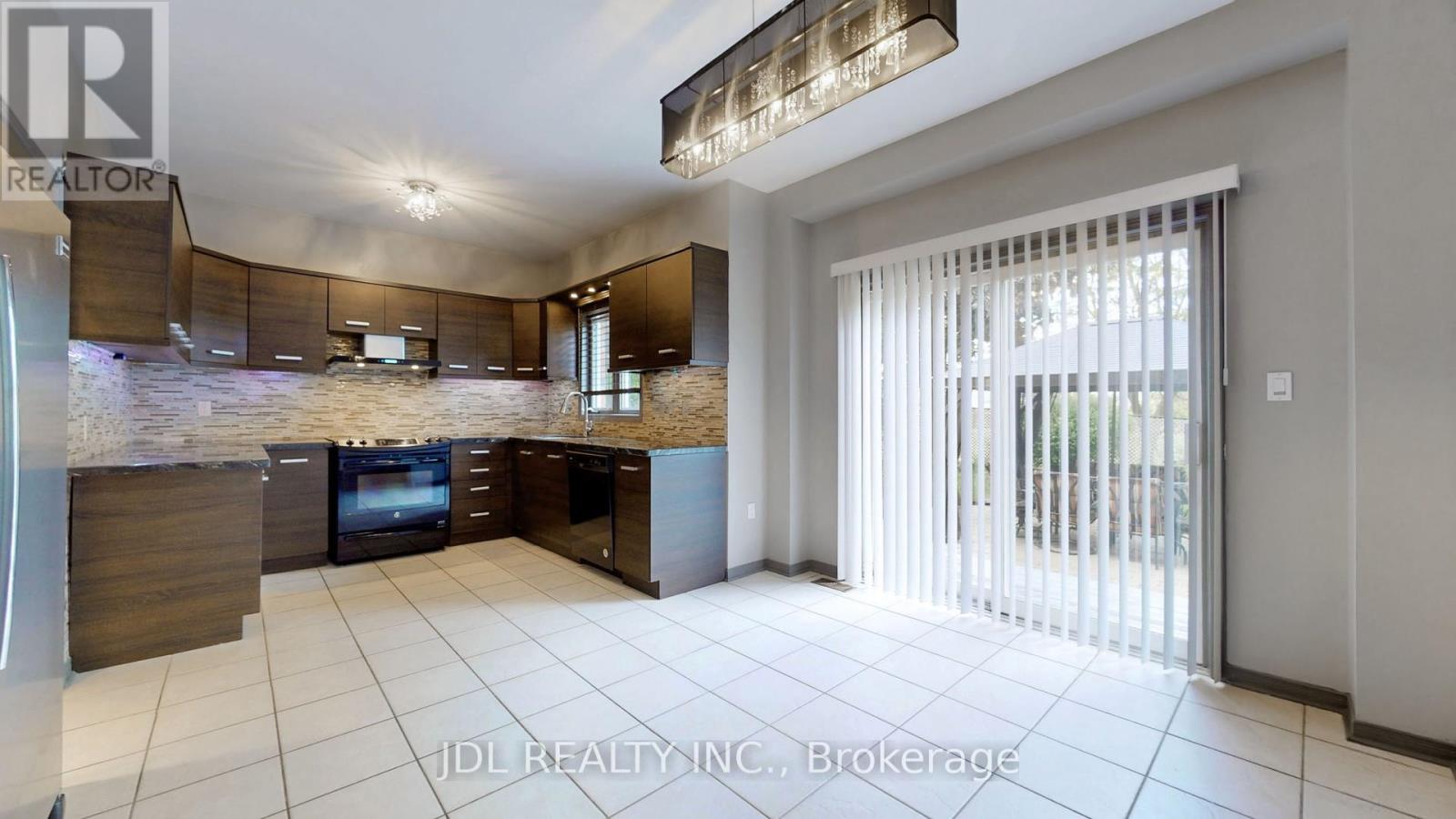 Photo 7 of Upper 62 Kaitlin Drive, Richmond Hill ON