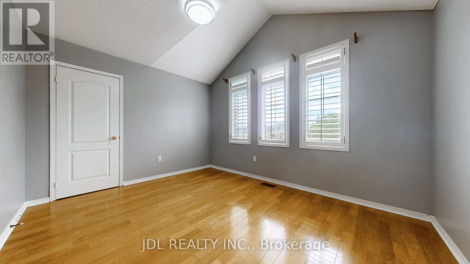 Photo 9 of Upper 62 Kaitlin Drive, Richmond Hill ON
