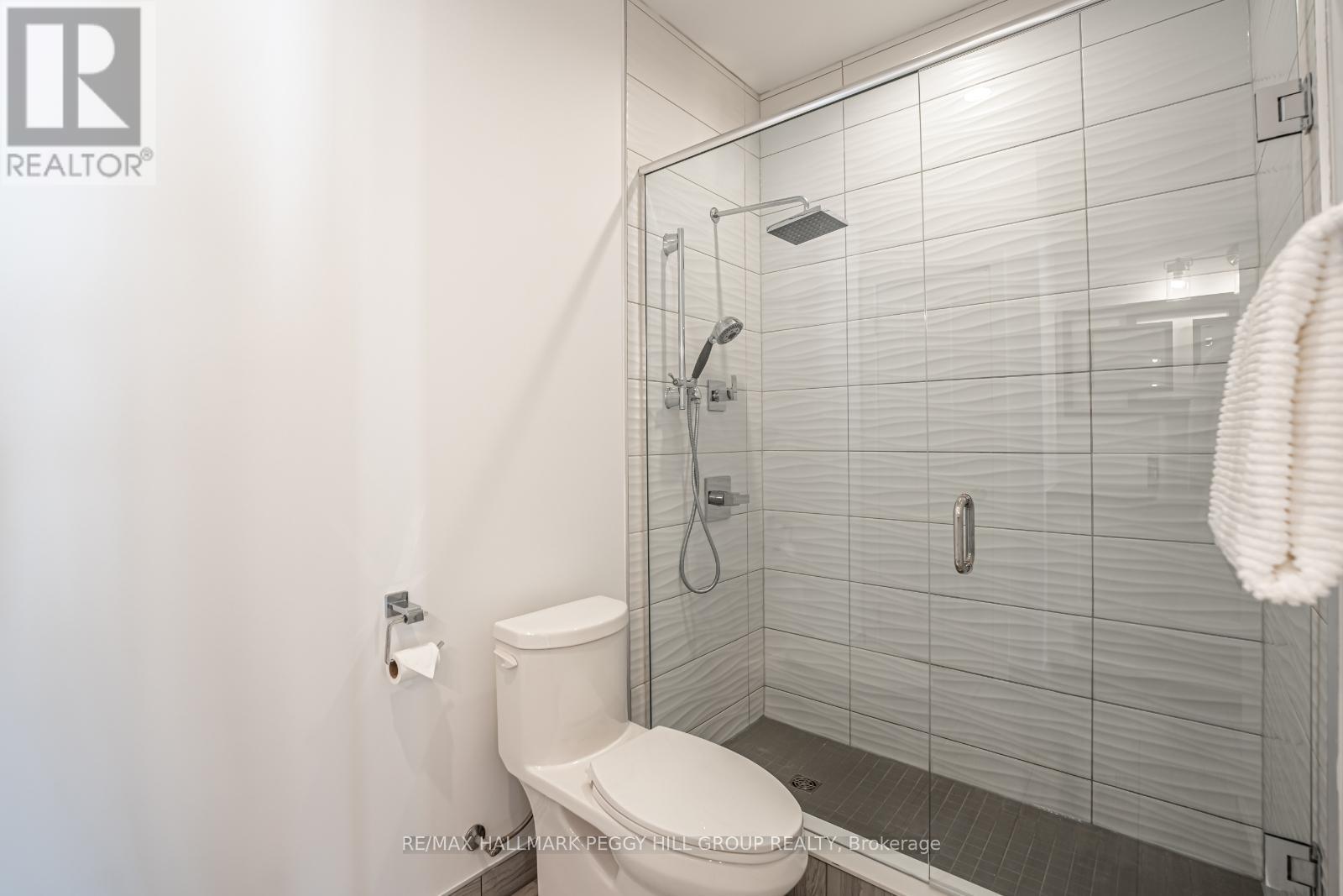 Photo 11 of 503 80 Horseshoe Boulevard, Oromedonte ON