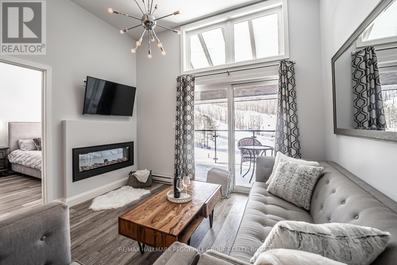 Photo 3 of 503 80 Horseshoe Boulevard, Oromedonte ON