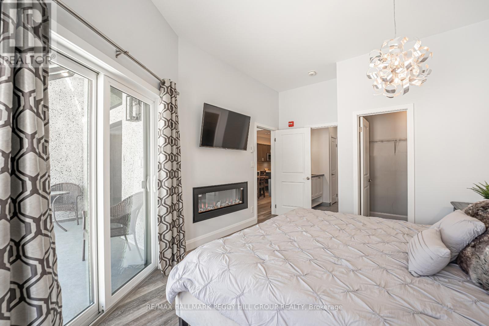 Photo 9 of 503 80 Horseshoe Boulevard, Oromedonte ON