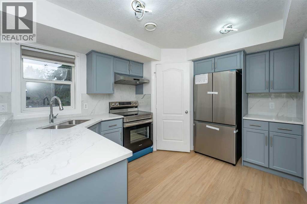 Photo 7 of 3 55 Collingwood Place Nw, Calgary AB