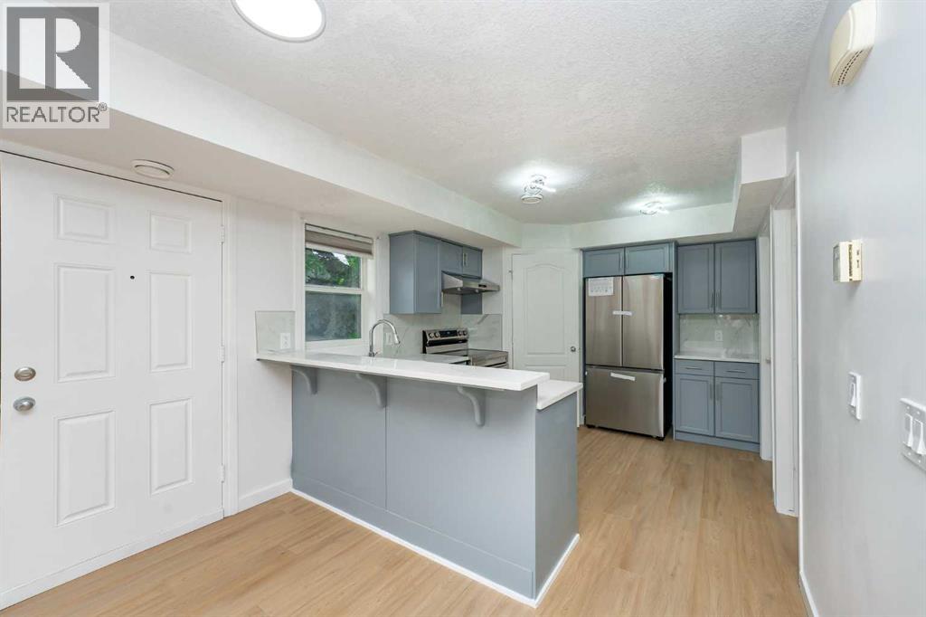 Photo 6 of 3 55 Collingwood Place Nw, Calgary AB