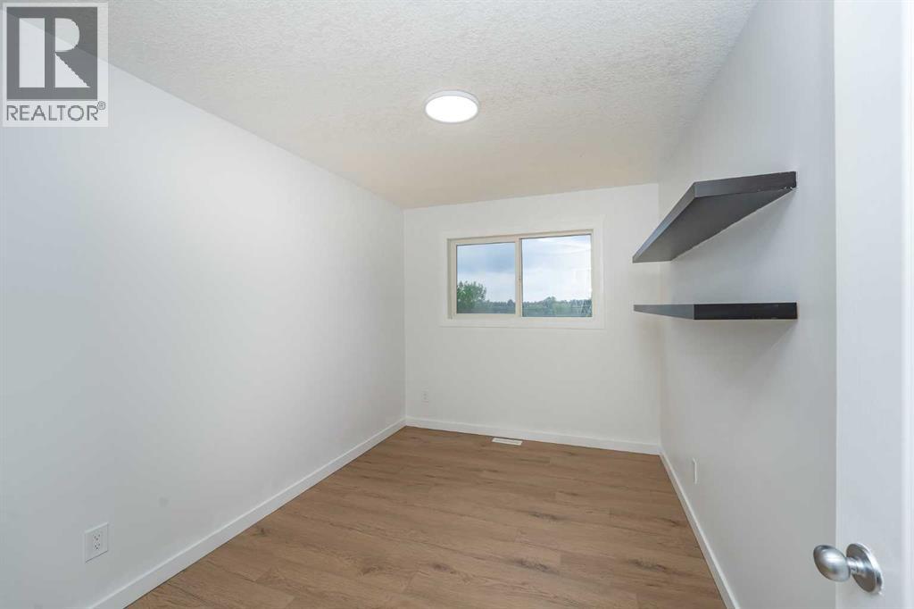 Photo 16 of 3 55 Collingwood Place Nw, Calgary AB