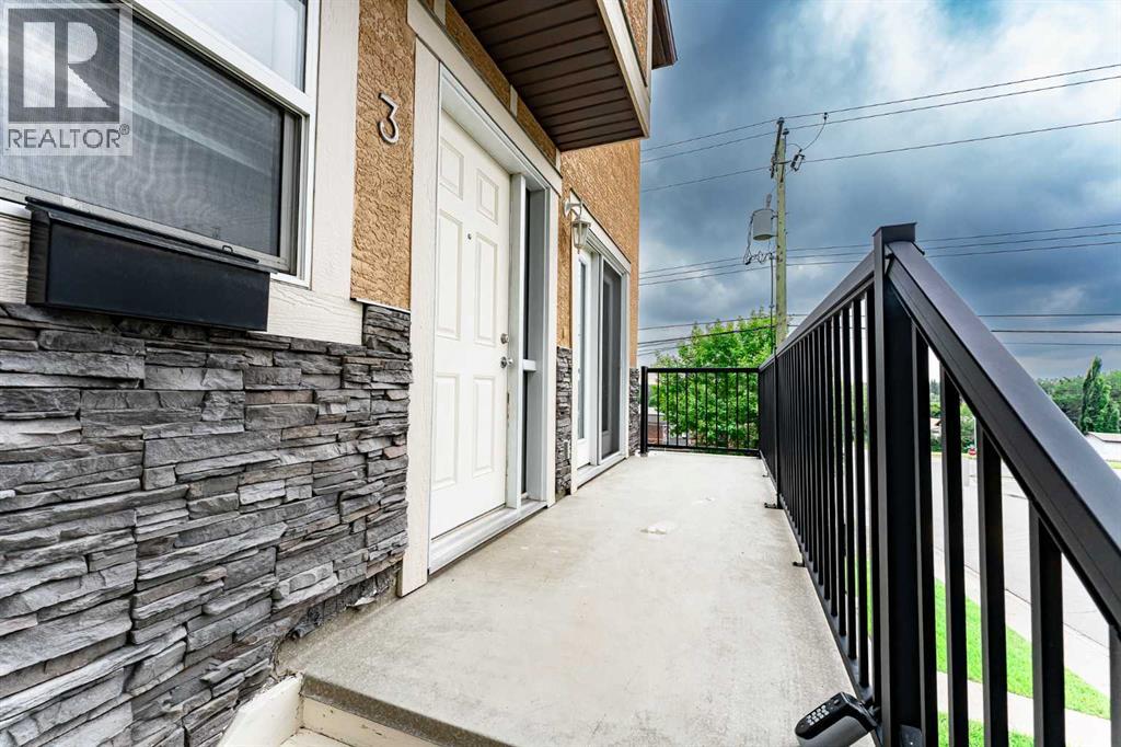 Photo 3 of 3 55 Collingwood Place Nw, Calgary AB