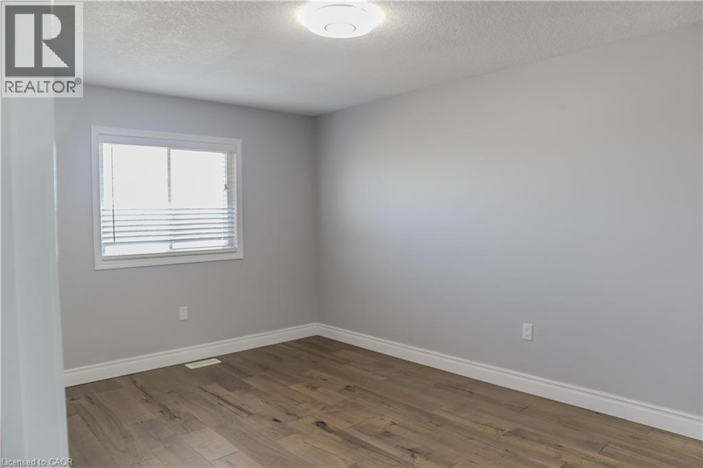 Photo 35 of 564 Woolgrass Avenue, Waterloo ON
